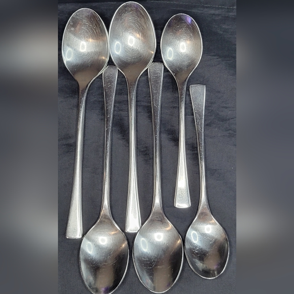 Dalia 18/10 Spain Four (4) Dinner & Two (2) Luncheon Spoons